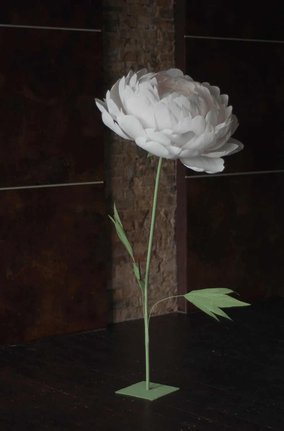 Standing Paper Flower – One Paper Flower on the metal base