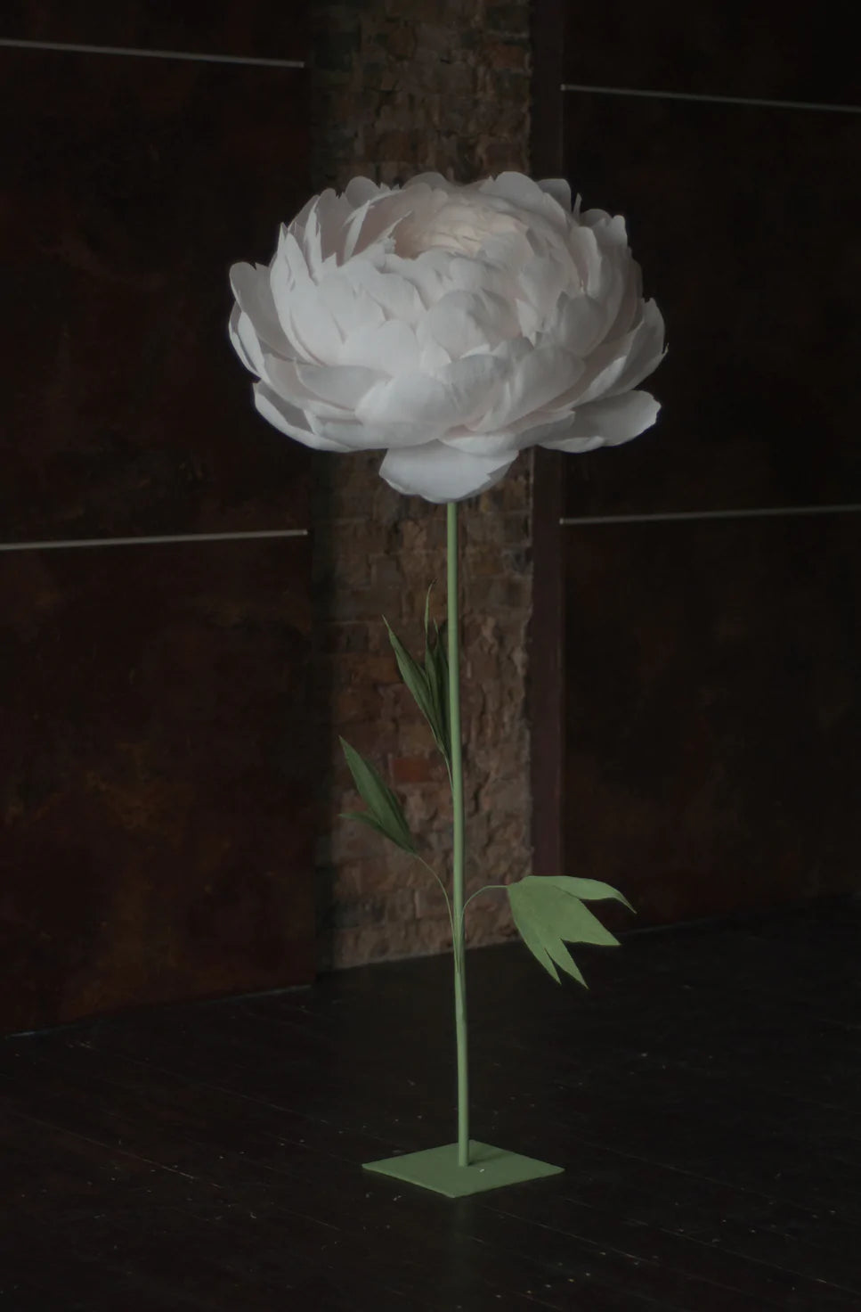 Standing Paper Flower – One Paper Flower on the metal base